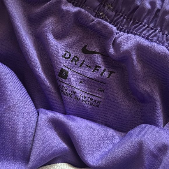 Women’s small 3 pairs of Nike & 2 Pairs US running shorts - Picture 7 of 9